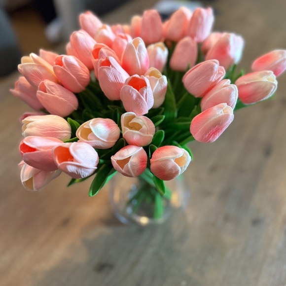 Artificial Tulips Bouquet Real Touch PU. 55 Flowers in glass vase - Picture 2 of 10